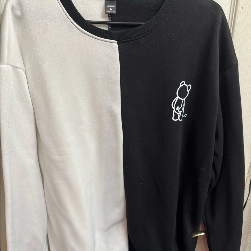 Men's Black & White Colorblock Crewneck Sweater with Bear Outline